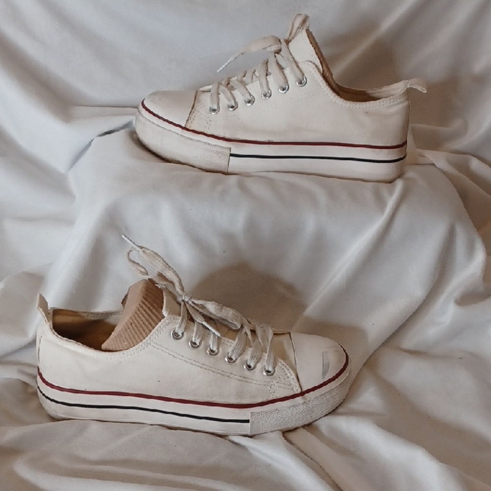 ideal shoes White Sneakers